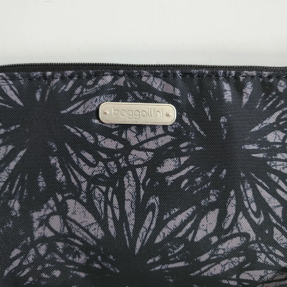 Baggallini Black Onyx Floral Flower RFID Go Phone Wristlet Wallet Clutch